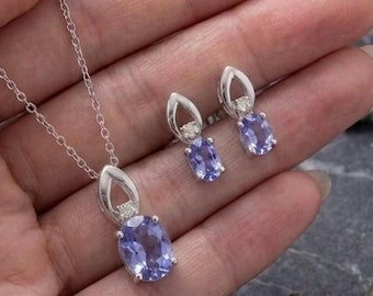 Conjunto de joyas de plata de ley con tanzanita / Collar y pendientes delicados de tanzanita / Regalo de piedra preciosa de diciembre para ella