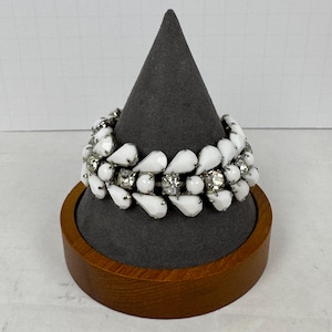 VTG 1950’s Weiss milk glass rhinestone 7” bracelet great condition