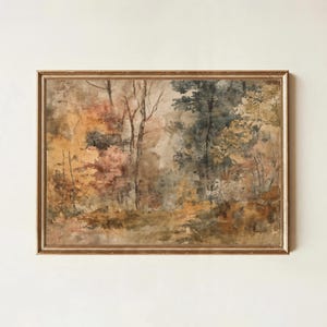 Peut inclure: Une peinture de paysage rectangulaire dans un cadre doré métallique représentant une scène de forêt avec des textures aquarelles dans des tons orange sourd, brun, vert foncé et beige, avec de grands arbres fins et un feuillage dense.