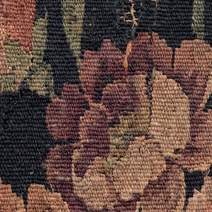 Puede incluir: Un conjunto de tres jarrones de cer&aacute;mica de diferentes alturas y formas. Los jarrones est&aacute;n esmaltados en un acabado blanco mate, ofreciendo una est&eacute;tica minimalista. El jarr&oacute;n m&aacute;s alto mide aproximadamente 25 cm de alto.