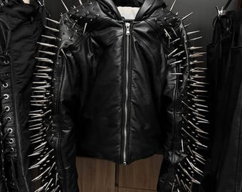 Spiked Herr Svart Läderjacka med Nitar – Punkrock Bikerjacka, Heavy Metal Streetwear, Gothic Spikes Motorcykelmode