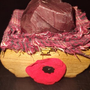 Przemówienie o wojnie.                     Rubin „Pigeon Blood” Dostarczany w pudełku „Souvenir” Wysyłany w drewnianych szachach.