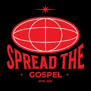 Peut inclure: Graphique rouge et blanc sur fond noir. Le design présente un globe rouge avec des lignes de grille blanches, les mots "SPREAD THE GOSPEL" en rouge et le texte "ESTD. 2025". Une étoile est au-dessus du globe.