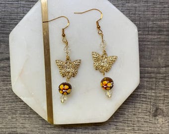 Pendientes de cuentas de madera de mariposa e hibisco