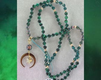 Mala de ojo de tigre verde de la colección Elphaba de inspiración malvada