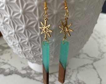 Pendientes colgantes de madera y verde azulado con eslabón estrellado