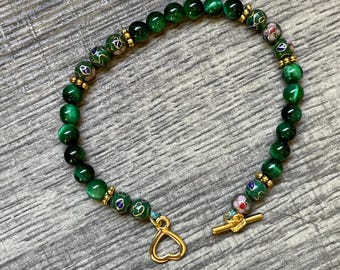 Pulsera de ojo de tigre verde de la colección Elphaba de Wicked Inspired