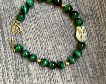 Pulsera de ojo de tigre verde de la colección Elphaba de Wicked Inspired