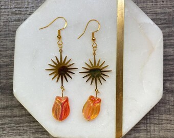 Pendientes de tulipán Starburst de la colección Glinda de Wicked Imspired