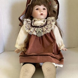 Collector Edition ECHT LEDER Colette-20&quot; German Made Porcelain