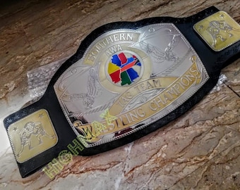 Awa Southern Tag Team WORSTELKAMPIOENSCHAPRIEM Messing platen Echt leren band met uniek handgereedschap