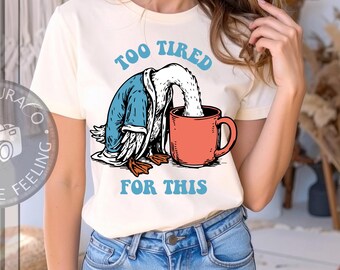 Te moe voor deze png, grappig ganskoffieontwerp png, snauwende ochtendhumor Sassy Goose png, trendy retro cafeïneliefhebber sublimatie