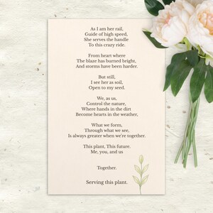 Liebesgedicht Postkarte - Emotionales Wachstum Kunst für Paare | Minimalistische Poesiekarte „Im Garten der Pflanze“.