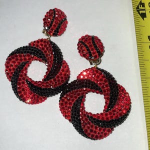 Vintage Signed Richard Kerr Pave Red And Black Crystal Clip On Earrings