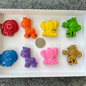 Lot of 8 Safari, zoo, jungle crayons for kids, toddlers, and birthday parties.