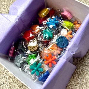 Set of 50 flower shaped crayons, party favors, stocking stuffers, goody bags, Easter egg filler