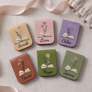 Marcador de Livro Personalizado com Flor de Nascimento, Marcador de Livro Magnético de Couro com Nome Personalizado, Presente para Amantes de Livros, Presente para Leitoras