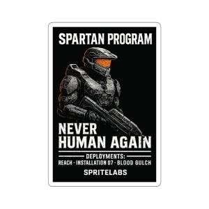 Puede incluir: Una pegatina rectangular con un soldado futurista con armadura gris, sosteniendo un arma, sobre un fondo negro. El texto dice "SPARTAN PROGRAM" arriba y "NEVER HUMAN AGAIN" debajo del soldado. El texto adicional incluye "DEPLOYMENTS: REACH - INSTALLATION 07 - BLOOD GULCH" y "SPRITELABS".