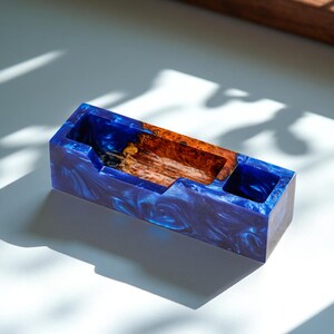 Porta-cartões de visita de resina azul, organizador de mesa feito à mão inspirado no oceano para decoração de escritório ou presente personalizado exclusivo para profissionais