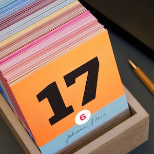 Regalo di Cresima: SCHÖNETAGEBOX, un calendario perpetuo e un diario speciale in uno, per ricordare e riscoprire i momenti