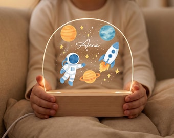 Lámpara de noche personalizada de astronauta para la habitación infantil, decoración de la habitación del espacio exterior, lámpara con nombre personalizado, regalo para niños pequeños y baby shower.