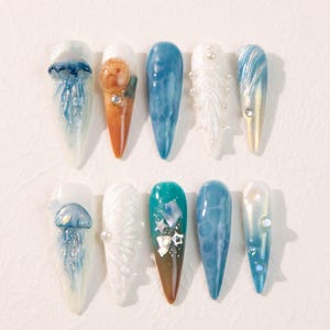 Unhas postiças estilo sereia-água-viva feitas à mão: Nail Art de verão no oceano