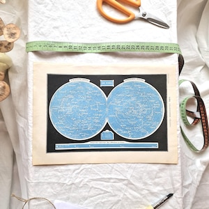 Vintage 1920er Himmelskarte Druck, französische Sternenkarte, Konstellationen Planisphere Kunst, antike Astronomie Lithographie, blaue Hemisphären Karte