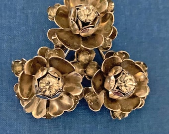Vintage JOMAZ Signed Floral Brooch, Mid Century Rhodium Plated Triple Flower Cocktail Pin, Dimensional Rhinestone 1950s Statement Jewelry