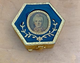 SEALED Vintage 1970s Estee Lauder Hexagon Powder Compact Blue Cameo Portrait Unused