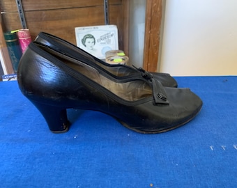 Vintage 1940s Black Leather Peep Toe Heels Selby Arch Preserver Pumps Size 11M Rare Large Size