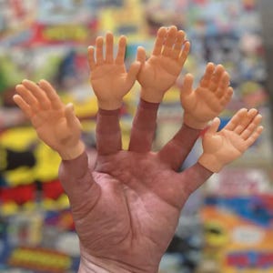 Mini Hand Finger Puppets – Hilarious Novelty Toy for Pranks, Storytelling, Parties & Totally Weird Fun