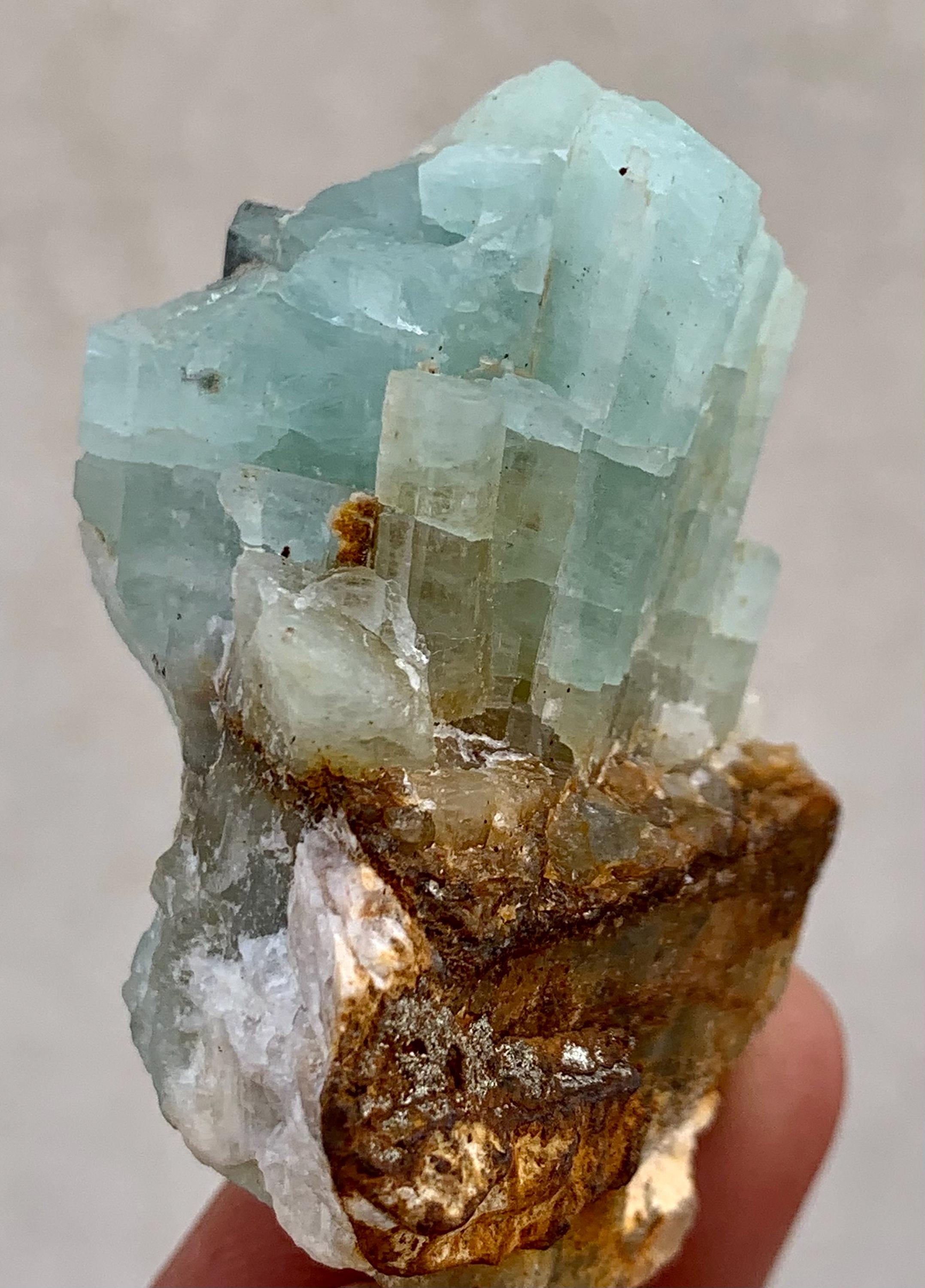 アクアマリン 結晶 原石 鉱物標本 原石アクアマリン結晶 | 244.70カラットの鉱物標本（雲母入り） - Etsy