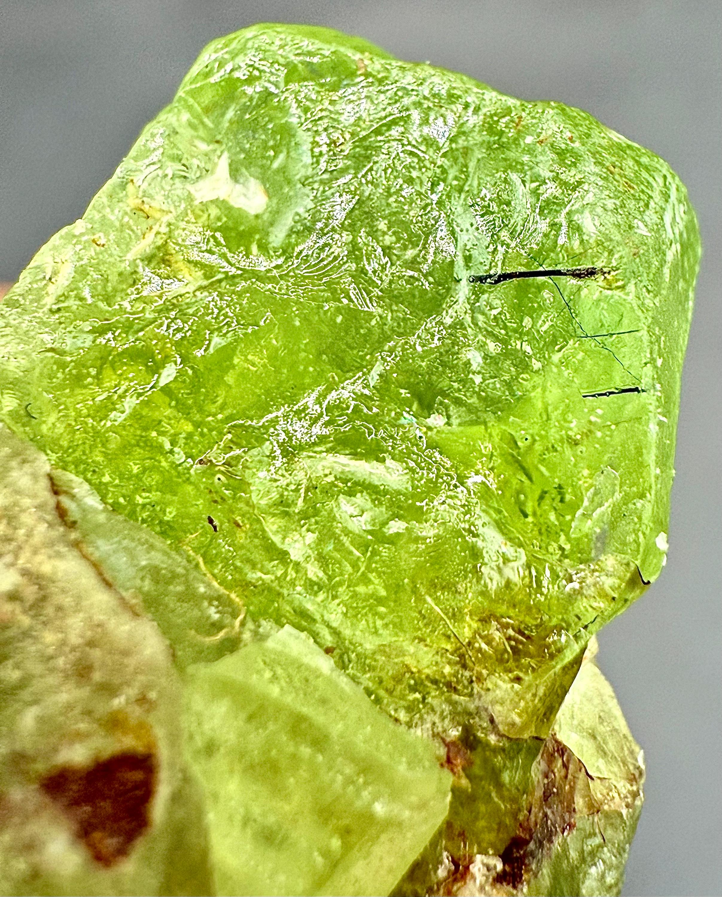 原石ペリドット標本：36.60カラットの天然グリーン宝石結晶 - Etsy 日本