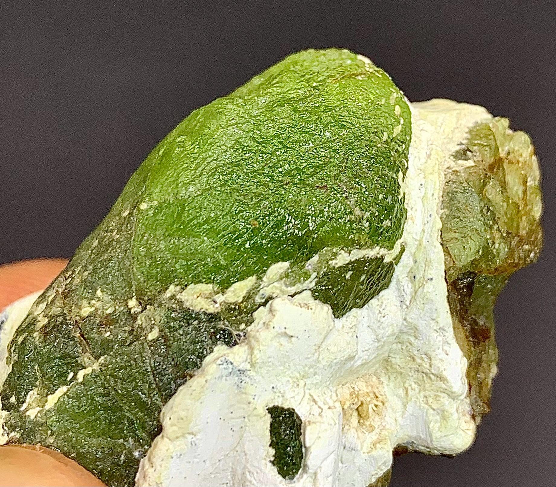 原石ペリドット標本：126.35カラットの天然グリーン宝石 - Etsy 日本