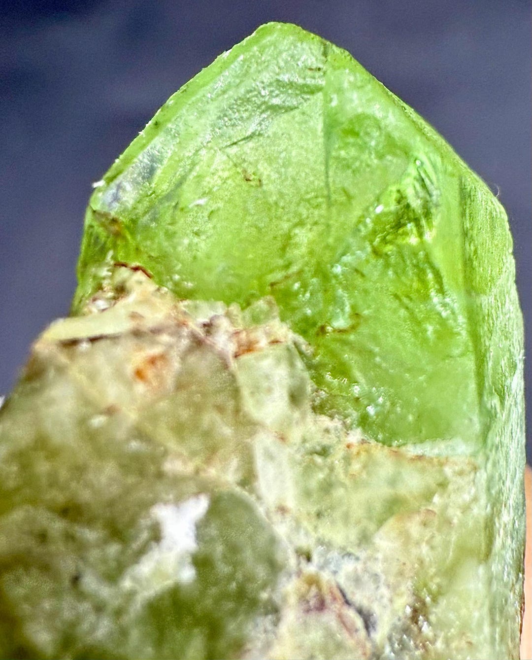 原石ペリドット標本：36.60カラットの天然緑色宝石結晶 - Etsy 日本
