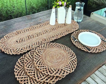 Handgemachtes Set aus Rattan Platzdeckchen & Jute Läufer: Boho Tischdeko
