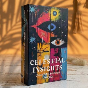 Könnte beinhalten: Eine farbenfrohe Kartenbox mit dem Titel "Celestial Insights" und einem abstrakten Design mit Augen, Sternen und geometrischen Formen. Auf der Box steht auch "Discover Your Hidden Strengths And Abilities" und "Balance and Awakening Card Deck".