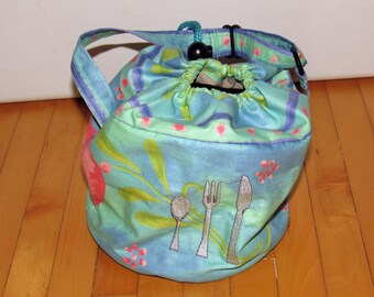 Lunch bag- round, insulated, embroidered