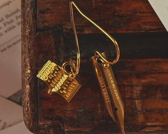 Vintage fountain pen & book charm earrings, fountain pen nibs, pen nib earrings, pen nib jewelry, vintage pen nibs, dark academia, book gift