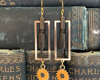 Vintage black pen nib & sunflower earrings, stainless, French pen nib earrings, vintage pen nib, writer gift, dark academia