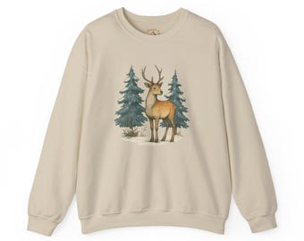 Sweat-shirt renne avec des pins enneigés, pull hiver boisé, sweat-shirt renne dans la neige, sweat-shirt d'hiver