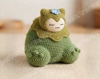 Peluche créature de la forêt Amigurumi faite main, mignon dormir Mosslax au crochet, décoration de chambre d'enfant unique