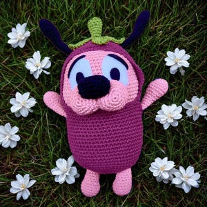 Peluche de perro cobarde de ganchillo hecho a mano / Juguete de perro amigurumi morado / Juguete de peluche de perro de dibujos animados / Lindo animal de peluche suave regalo para niños y amantes de los perros