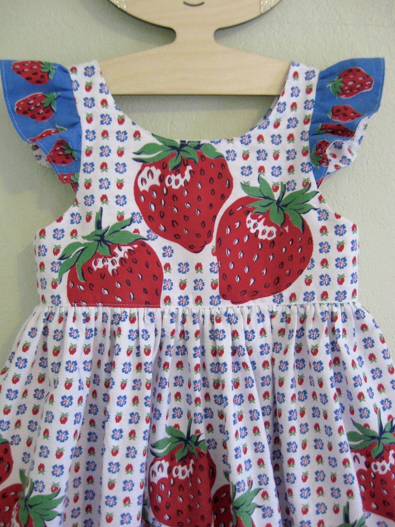 OOAK Girls Pinafore Dress Sundress in Vintage Strawberry Floral Border Print Cotton sz 5 Red White Blue