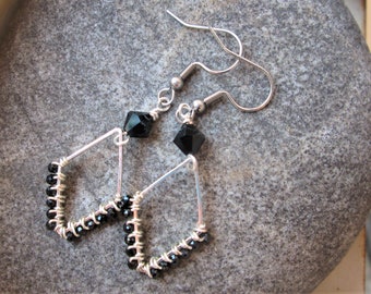 Estilo vintage Silver Diamond Shaped Connectors Wire Wrapped Black Spinel Beads Jet Swarovski Dangle Pendientes