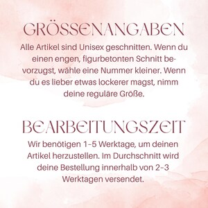 May include: A digital image with text in German, including "GR&Ouml;SSENANGABEN" and "BEARBEITUNGSZEIT". The text discusses sizing and processing times for products, with a soft pink and white watercolor background.