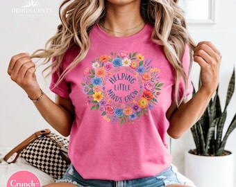 Camiseta Comfort Colors para profesores, camiseta "Helping Little Minds Grow", ropa para profesores, camiseta bonita para profesores, regalos para profesores, camiseta floral para profesores