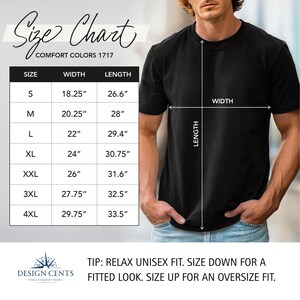 K&ouml;nnte beinhalten: Schwarzes T-Shirt mit Gr&ouml;&szlig;entabelle f&uuml;r Comfort Colors 1717. Die Tabelle listet Gr&ouml;&szlig;en von S bis 4XL auf, mit Breiten von 46,36 cm bis 75,57 cm und L&auml;ngen von 67,56 cm bis 85,09 cm. Der Text empfiehlt eine entspannte Unisex-Passform.