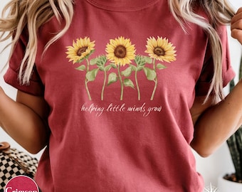 Camiseta Comfort Colors para profesores, camiseta "Helping Little Minds Grow", ropa para profesores, camiseta bonita para profesores, regalos para profesores, camiseta floral para profesores