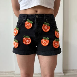Handmade Orange Patch Black Denim Shorts – Crochet Fruit Summer Shorts – High Waisted Festival Clothing – Cute Boho Citrus Style